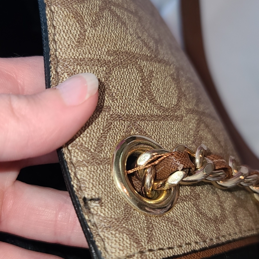 Calvin Klein Purse š - Picture 10 of 16